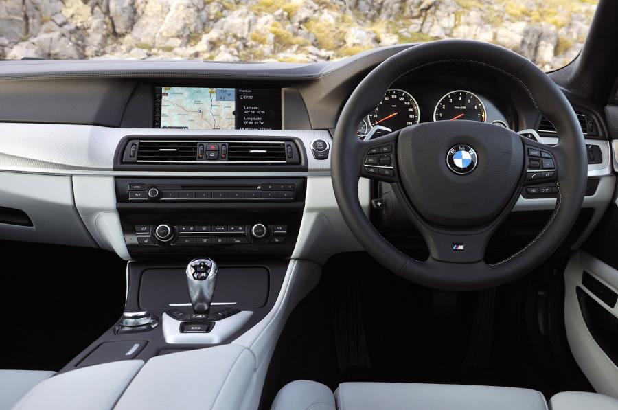 Торпедо BMW M5 2012 года  (UK) (фото 2 из 27)
